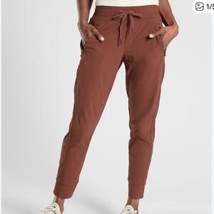 ATHLETA Trekkie Mid Rise Legacy Jogger Mahogany Size 2